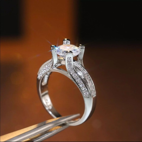 New 925 Silver Multilayered Beautiful Diamond Ring - Picture 2 of 6